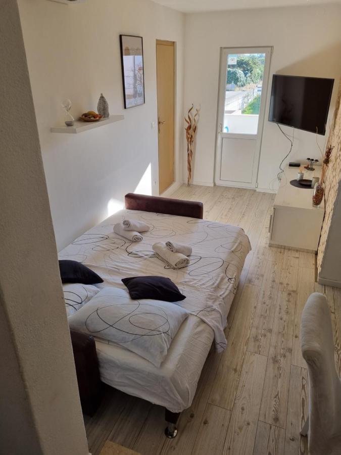 Bruno'S Poolside Apartments - Near Beach Trogir Exterior foto