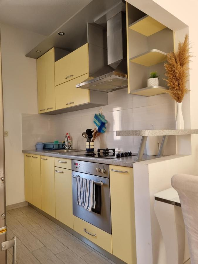 Bruno'S Poolside Apartments - Near Beach Trogir Exterior foto
