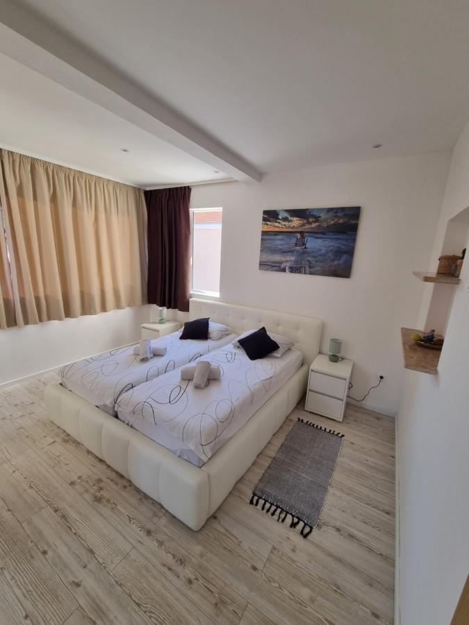 Bruno'S Poolside Apartments - Near Beach Trogir Exterior foto