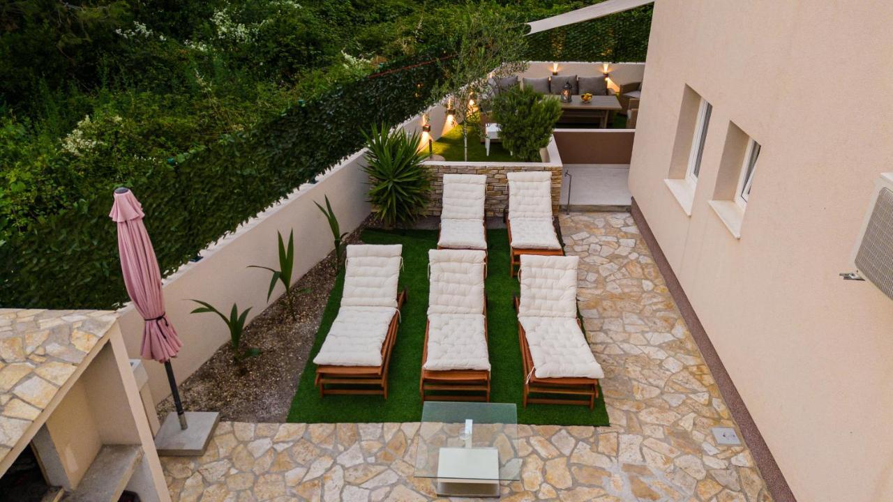 Bruno'S Poolside Apartments - Near Beach Trogir Exterior foto