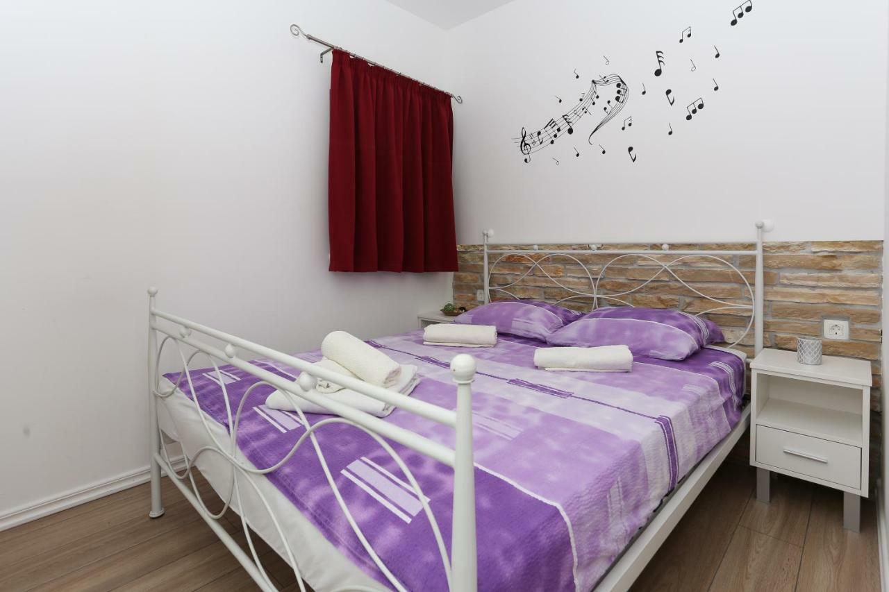 Bruno'S Poolside Apartments - Near Beach Trogir Exterior foto
