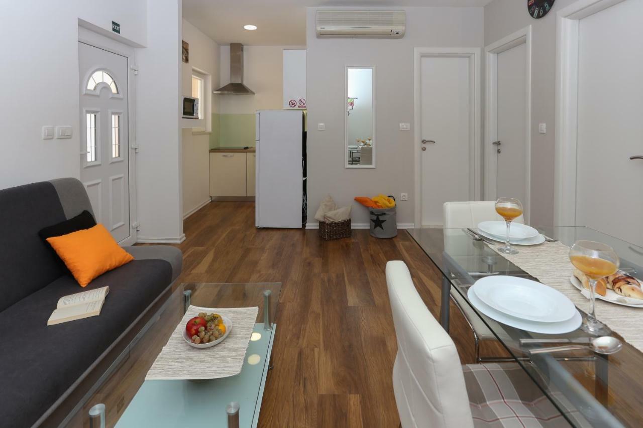 Bruno'S Poolside Apartments - Near Beach Trogir Exterior foto