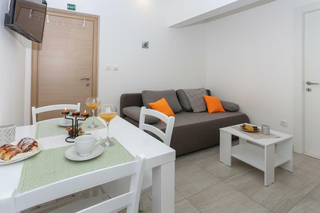 Bruno'S Poolside Apartments - Near Beach Trogir Exterior foto